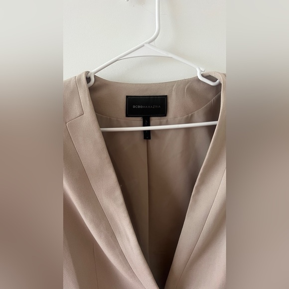 bcbg cotton padded blazer taupe nude cream banana republic club Monaco Revolve - Picture 3 of 4